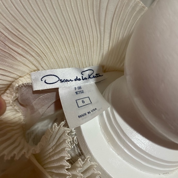 SOLD Oscar de la Renta Ruffle top 6 ASO Gossip - Picture 6 of 14